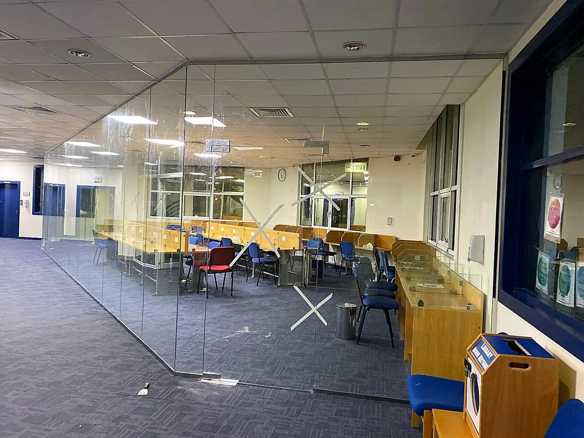 Frameless glass office partitions