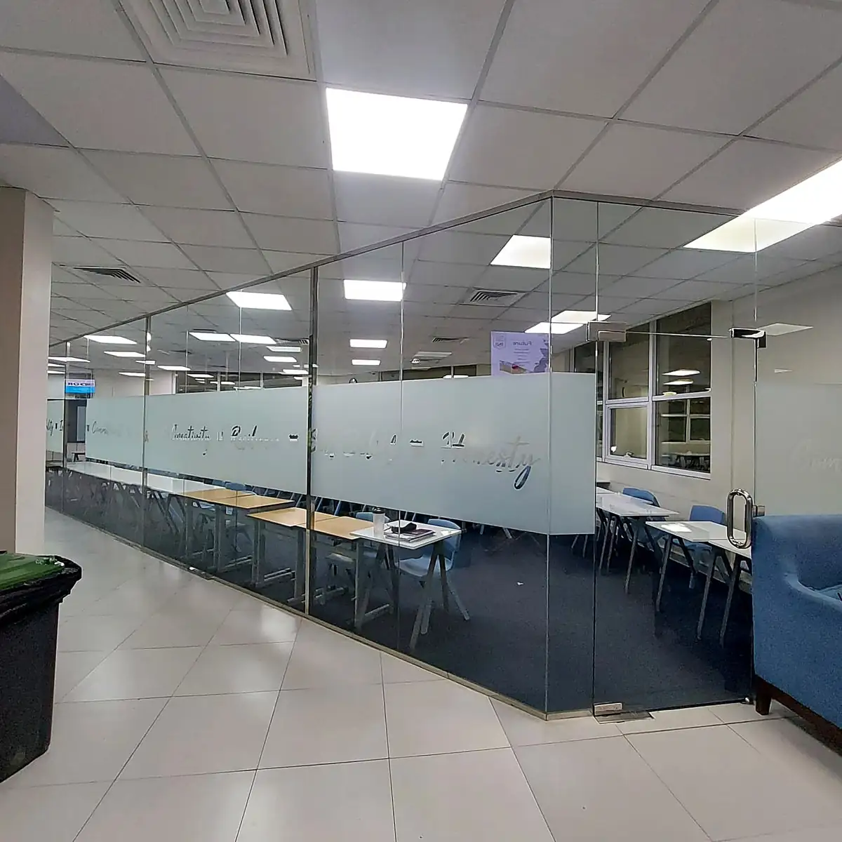 Frameless glass office partitions